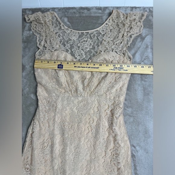 Amsale Wedding Gown Size 6 - Beige Ivory Lace Lightweight Feminine Mermaid Flare - Picture 5 of 16